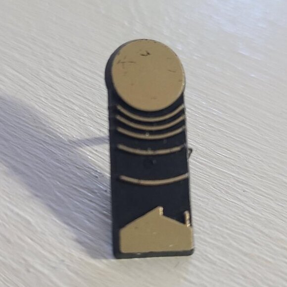 Solar Energy Home Rooftop Vintage Lapel Pin - Picture 3 of 5